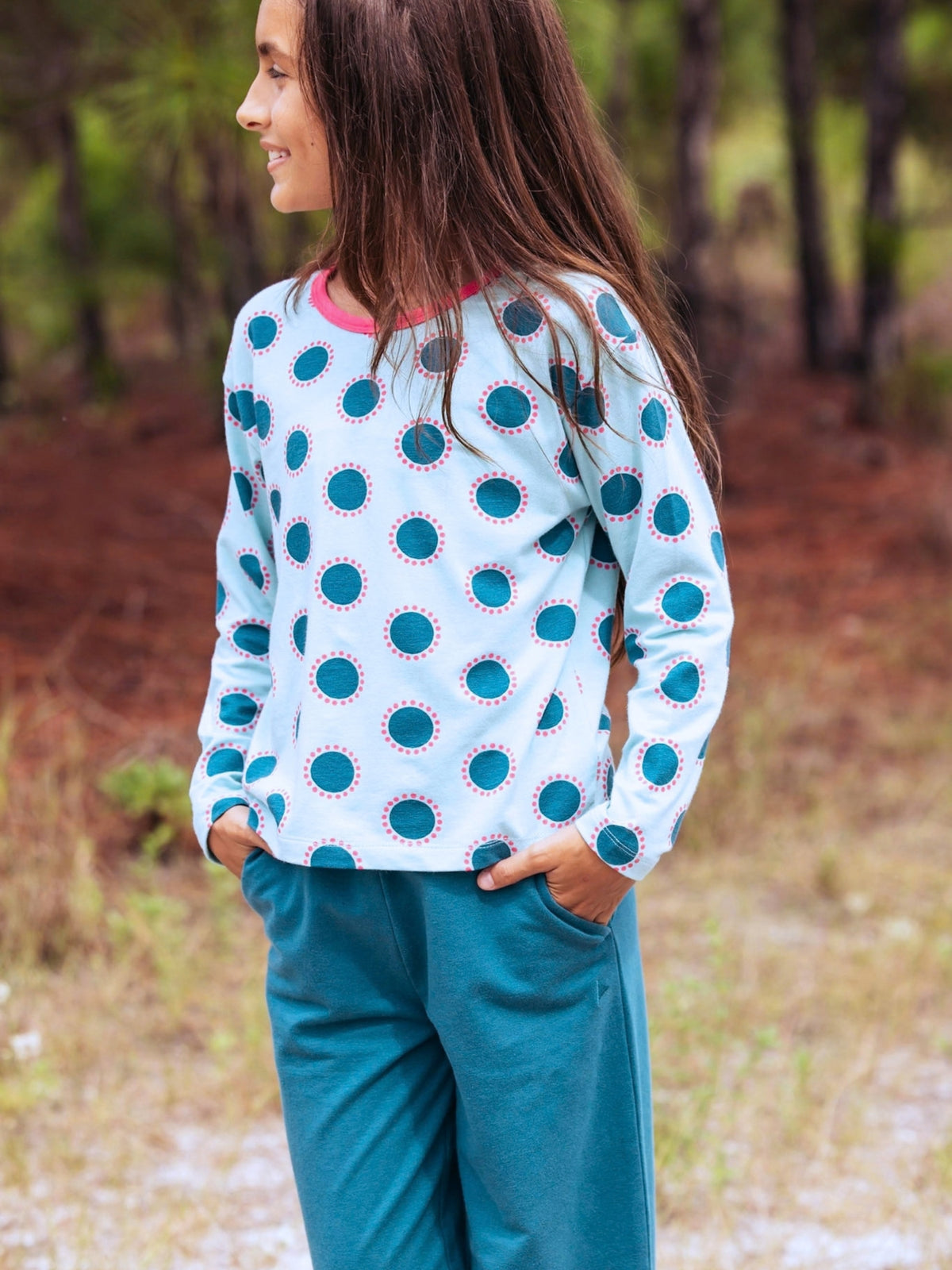 #color_poppy dots